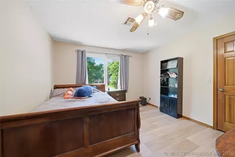 Bedroom - 5717 E 97th Pl S, Tulsa, OK 74137 photo 4 of 6
