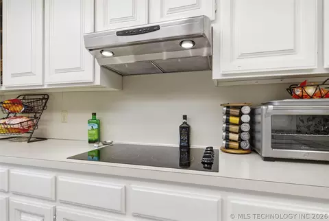 Kitchen - 5717 E 97th Pl S, Tulsa, OK 74137 photo 6 of 6