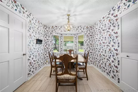 Dining - 5717 E 97th Pl S, Tulsa, OK 74137 photo 1 of 3