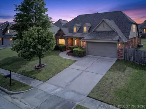 1004 S 75th St, Broken Arrow, OK 74014