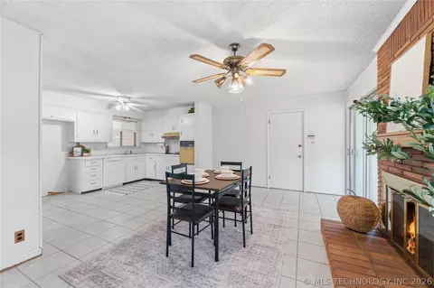 Dining - 5355 E 27th Pl, Tulsa, OK 74114 photo 1 of 2