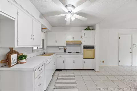 Kitchen - 5355 E 27th Pl, Tulsa, OK 74114 photo 3 of 3