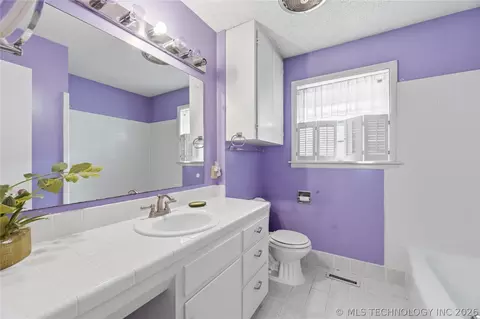 Bath - 5355 E 27th Pl, Tulsa, OK 74114 photo 2 of 3