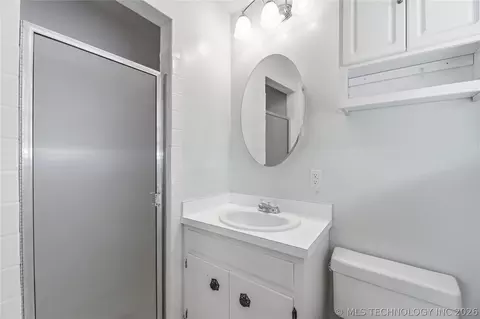 Bath - 5355 E 27th Pl, Tulsa, OK 74114 photo 1 of 3