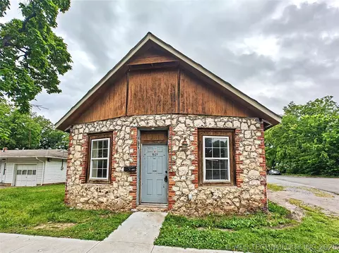 1021 N Vinita Ave, Tahlequah, OK 74464