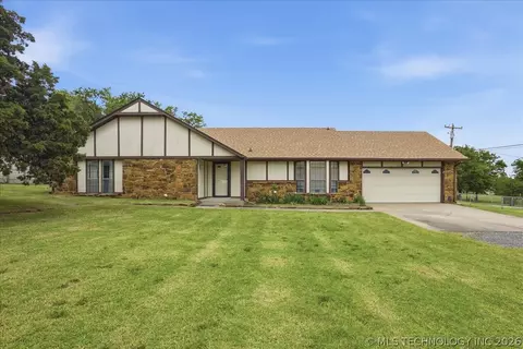 17317 E 109th St N, Owasso, OK 74055