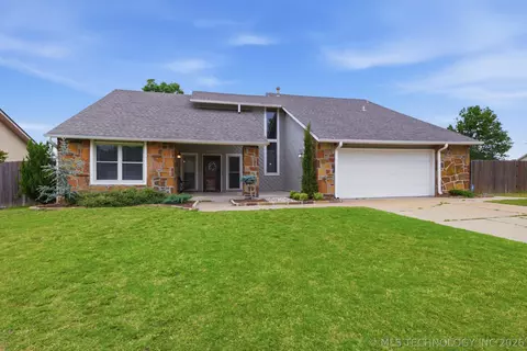 2400 W Washington Pl, Broken Arrow, OK 74012