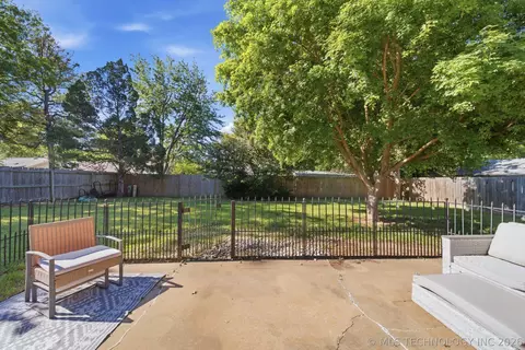 Exterior - 7342 E 75th St, Tulsa, OK 74133 photo 3 of 5