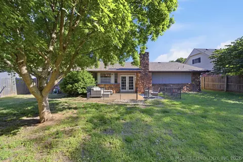 Exterior - 7342 E 75th St, Tulsa, OK 74133 photo 4 of 5