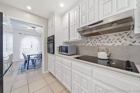 Kitchen - 7342 E 75th St, Tulsa, OK 74133 photo 3 of 3