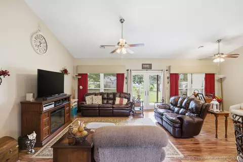 Living - 25826 E 93rd St, Broken Arrow, OK 74014 photo 1 of 2