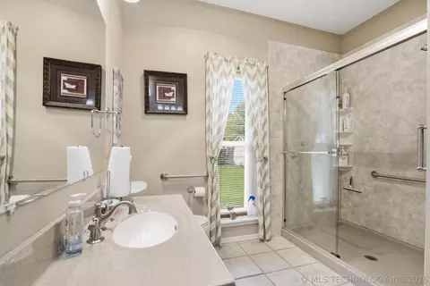 Bath - 25826 E 93rd St, Broken Arrow, OK 74014 photo 3 of 4