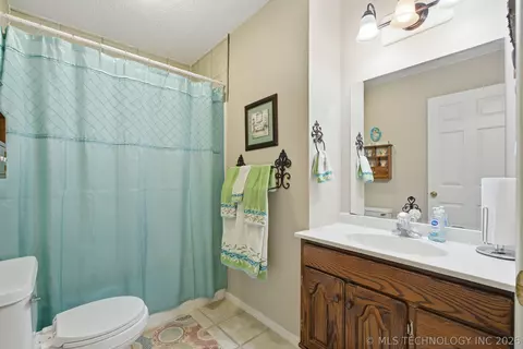 Bath - 25826 E 93rd St, Broken Arrow, OK 74014 photo 4 of 4