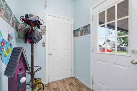 Entry Way - 25826 E 93rd St, Broken Arrow, OK 74014 photo 2 of 2