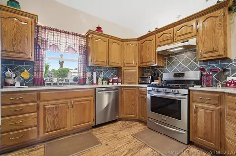 Kitchen - 25826 E 93rd St, Broken Arrow, OK 74014 photo 2 of 3