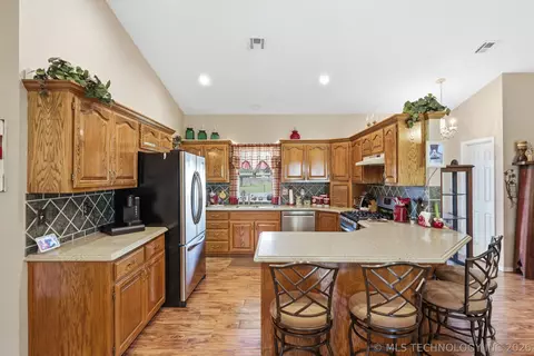Kitchen - 25826 E 93rd St, Broken Arrow, OK 74014 photo 1 of 3