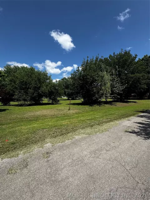 205 S E, Davis, OK 73030 photo 4