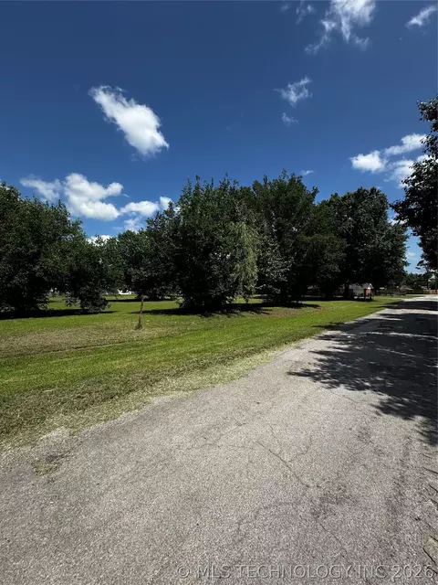 205 S E, Davis, OK 73030 photo 3