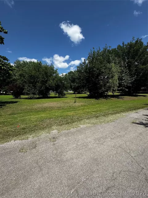 205 S E, Davis, OK 73030 photo 2