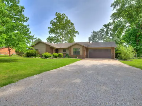 9166 E Misty Dr, Claremore, OK 74019