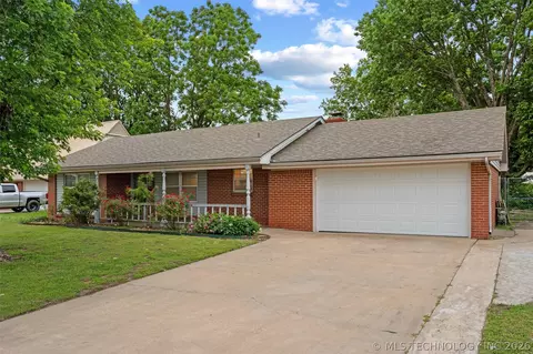 5423 Baylor Dr, Bartlesville, OK 74006