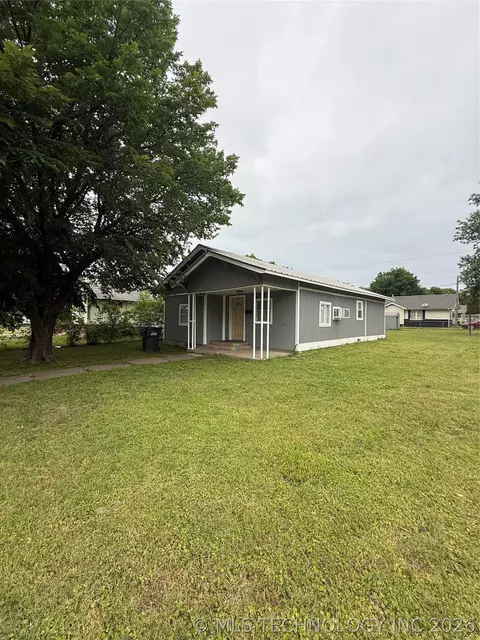 1202 W Division St, Henryetta, OK 74437