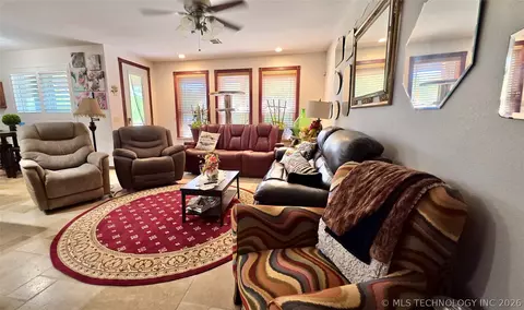 Living - 418970 E 1152 Rd, Checotah, OK 74426 photo 2 of 2