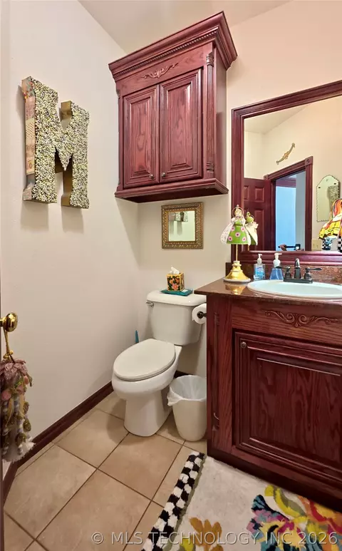 Bath - 418970 E 1152 Rd, Checotah, OK 74426 photo 1 of 6
