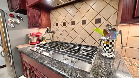 Kitchen - 418970 E 1152 Rd, Checotah, OK 74426 photo 5 of 7
