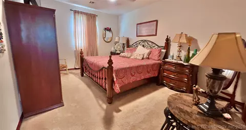 Bedroom - 418970 E 1152 Rd, Checotah, OK 74426 photo 3 of 7