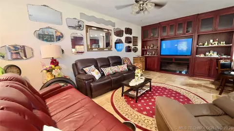 Living - 418970 E 1152 Rd, Checotah, OK 74426 photo 1 of 2