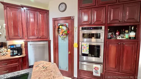 Kitchen - 418970 E 1152 Rd, Checotah, OK 74426 photo 6 of 7