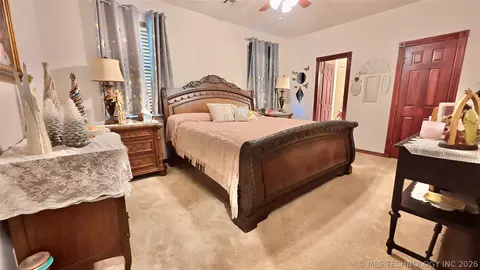 Bedroom - 418970 E 1152 Rd, Checotah, OK 74426 photo 5 of 7