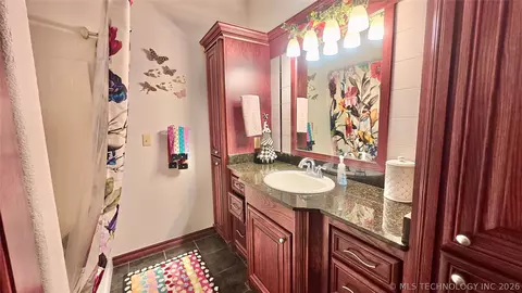 Bath - 418970 E 1152 Rd, Checotah, OK 74426 photo 6 of 6