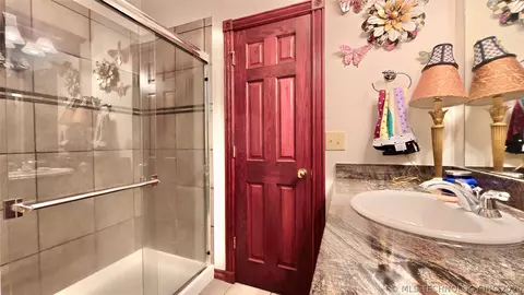 Bath - 418970 E 1152 Rd, Checotah, OK 74426 photo 5 of 6