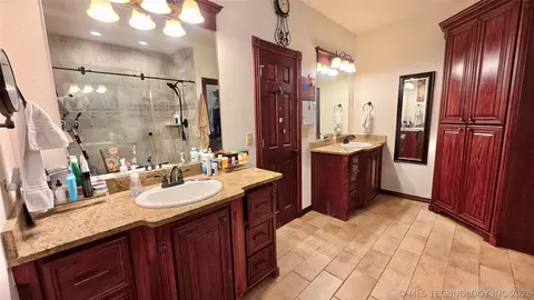 Bath - 418970 E 1152 Rd, Checotah, OK 74426 photo 2 of 6