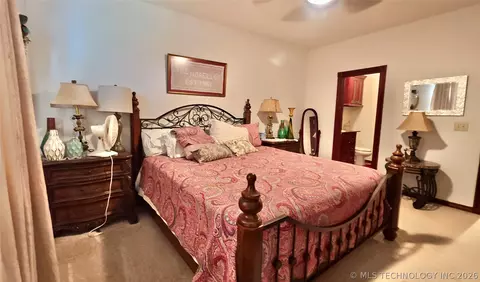 Bedroom - 418970 E 1152 Rd, Checotah, OK 74426 photo 4 of 7