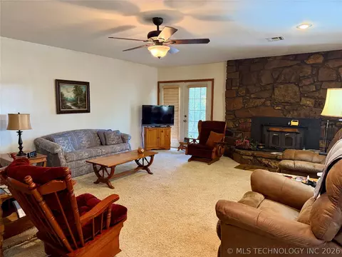 Living - 425671 E 1168 Rd, Eufaula, OK 74432 photo 1 of 2