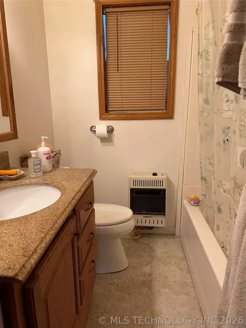Bath - 425671 E 1168 Rd, Eufaula, OK 74432 photo 1 of 2