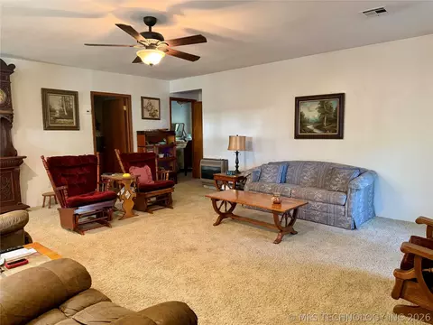Living - 425671 E 1168 Rd, Eufaula, OK 74432 photo 2 of 2