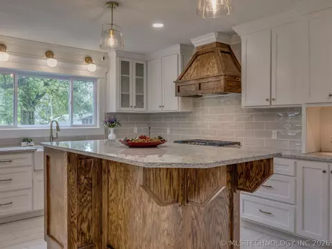 Kitchen - 908 SE 3rd St, Wagoner, OK 74477 photo 4 of 5