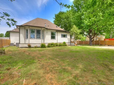 Exterior - 908 SE 3rd St, Wagoner, OK 74477 photo 5 of 6