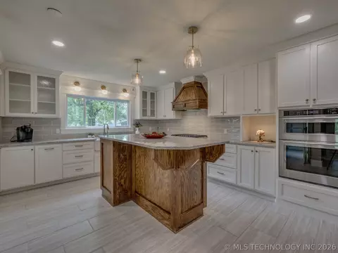 Kitchen - 908 SE 3rd St, Wagoner, OK 74477 photo 5 of 5