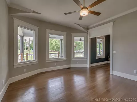 Living - 908 SE 3rd St, Wagoner, OK 74477 photo 1 of 2