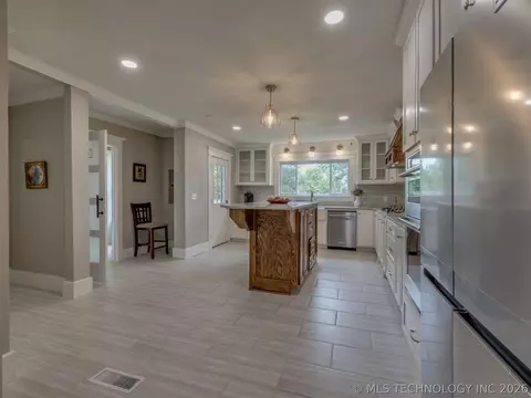 Kitchen - 908 SE 3rd St, Wagoner, OK 74477 photo 1 of 5