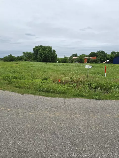 001 Lake Estates Dr, Durant, OK 74701