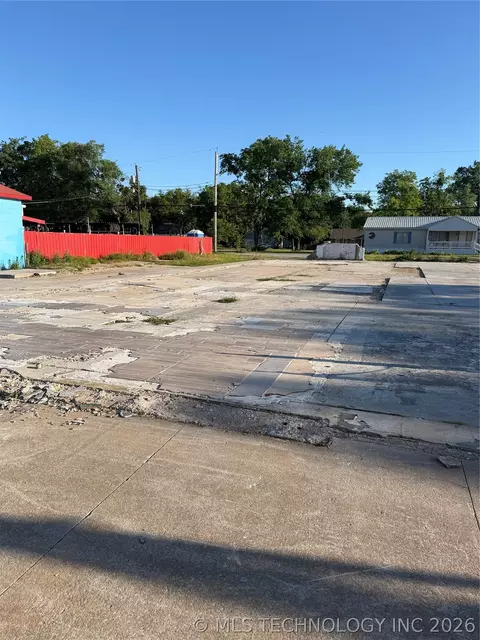 207 W Ferry St, Salina, OK 74365