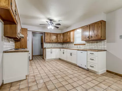 Kitchen - 415641 E 1094, Eufaula, OK 74426 photo 1 of 6