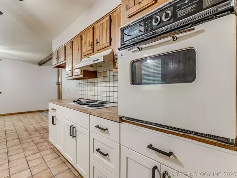 Kitchen - 415641 E 1094, Eufaula, OK 74426 photo 5 of 6