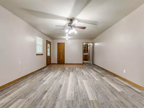 Living - 415641 E 1094, Eufaula, OK 74426 photo 4 of 5